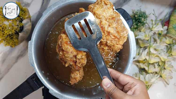 8th step of Chicken Broast in Pressure Cooker Recipe By The Spicy Trail Crispy Fried Chicken