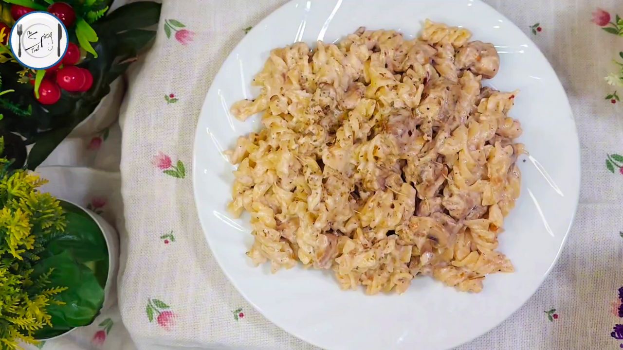 Smoky Cheesy Pasta Recipe By The Spicy Trail Easy Creamy Cheesy Chicken Pasta (1)