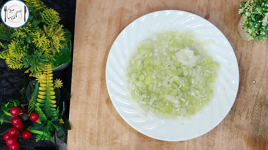 1st step of Lauki Ka Raita Recipe By The Spicy Trail Refreshing Ghia Raita Recipe