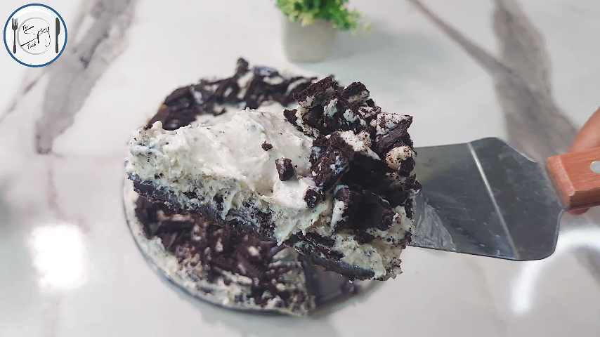 8th step of No Bake Oreo Cake Recipe By The Spicy Trail Oreo Cream Cake Recipe