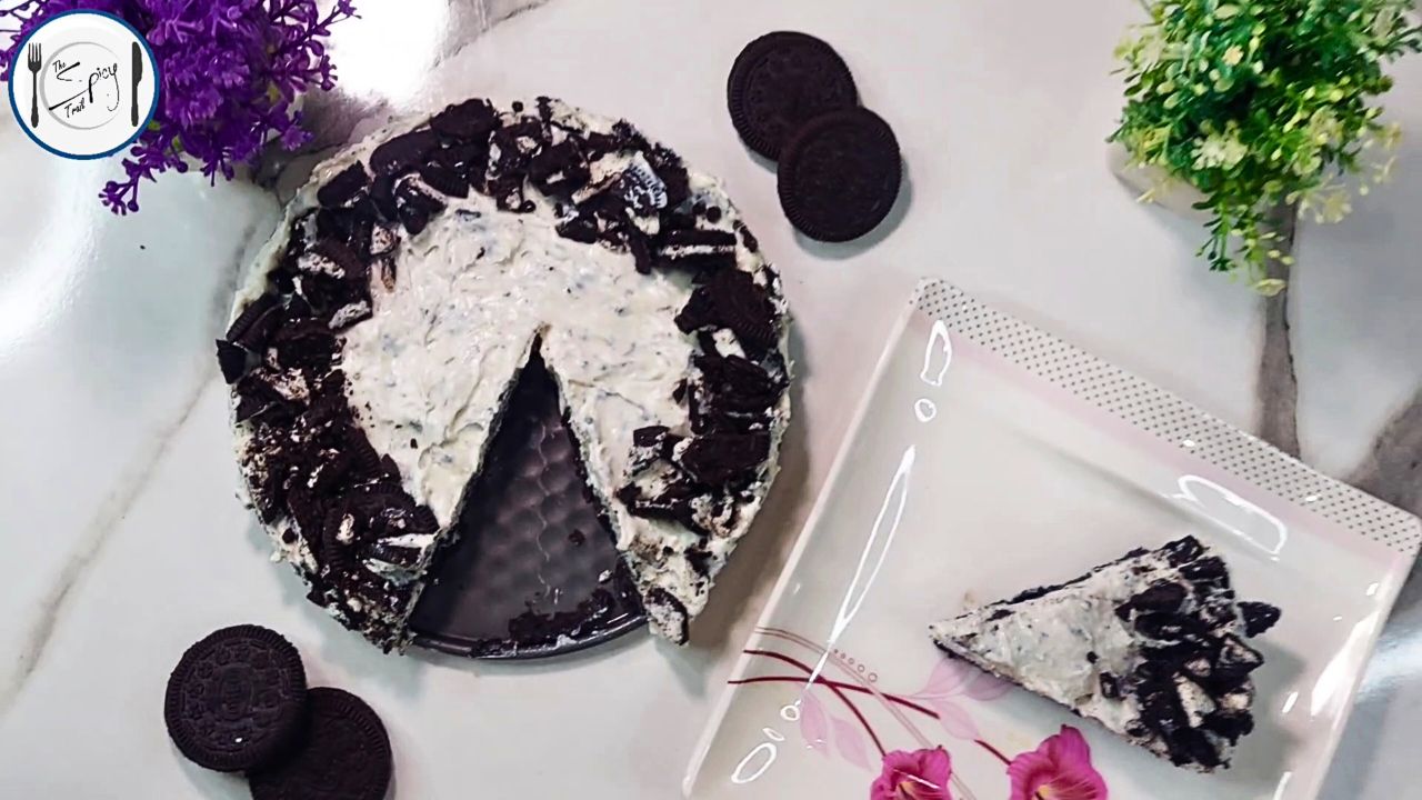 Featured image of No Bake Oreo Cake Recipe By The Spicy Trail Oreo Cream Cake Recipe