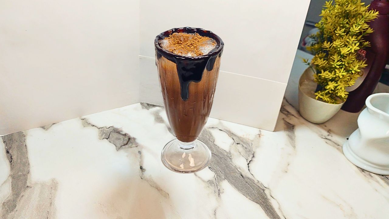 Featured image of Iced Cocoa Recipe By The Spicy Trail Iced Chocolate Recipe (1)