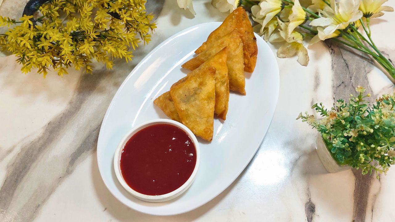 Featured Image of Chicken Macaroni Samosa Recipe By The Spicy Trail Ramadan Recipes Series Iftar Recipes