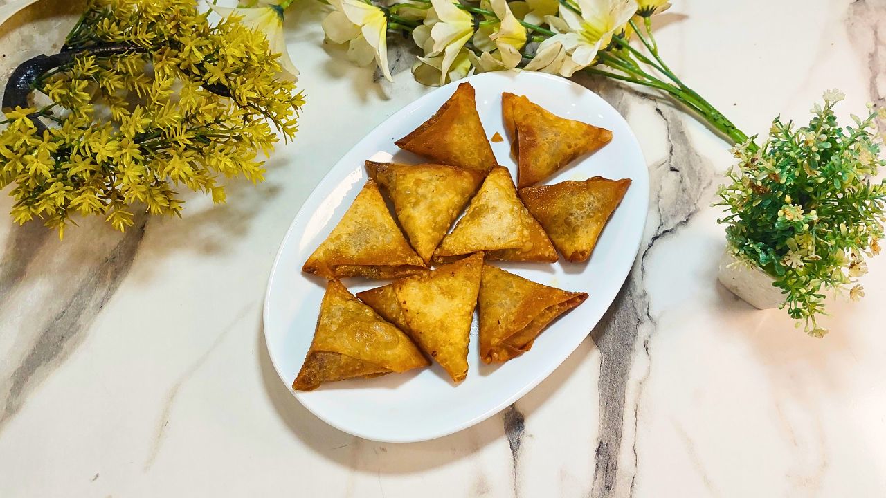 Featured Image of Keema Samosa Recipe By The Spicy Trail Crispy Mutton Qeema Samosa Beef Samosa Ramadan Recipes Series Iftar Recipes