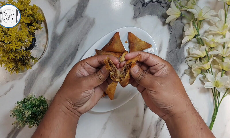 Keema Samosa Recipe By The Spicy Trail | Crispy Mutton Qeema Samosa | Beef Samosa